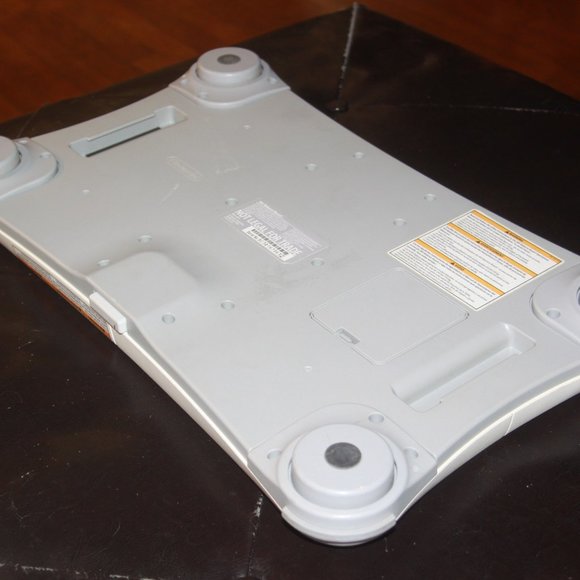 Nintendo Wii Fit Plus with Balance Board 2 GAMES Game In Original Box - Picture 4 of 4